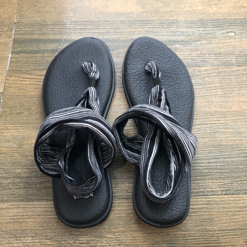 Sanuk Black Stripe Yoga‎ Sling Sandals Sz. 10